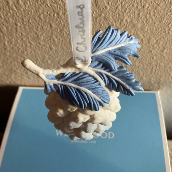 Wedgwood White Jasper + Blue Pine Cone, Porcelain Ornament on Ribbon, New in Box - Picture 3 of 10